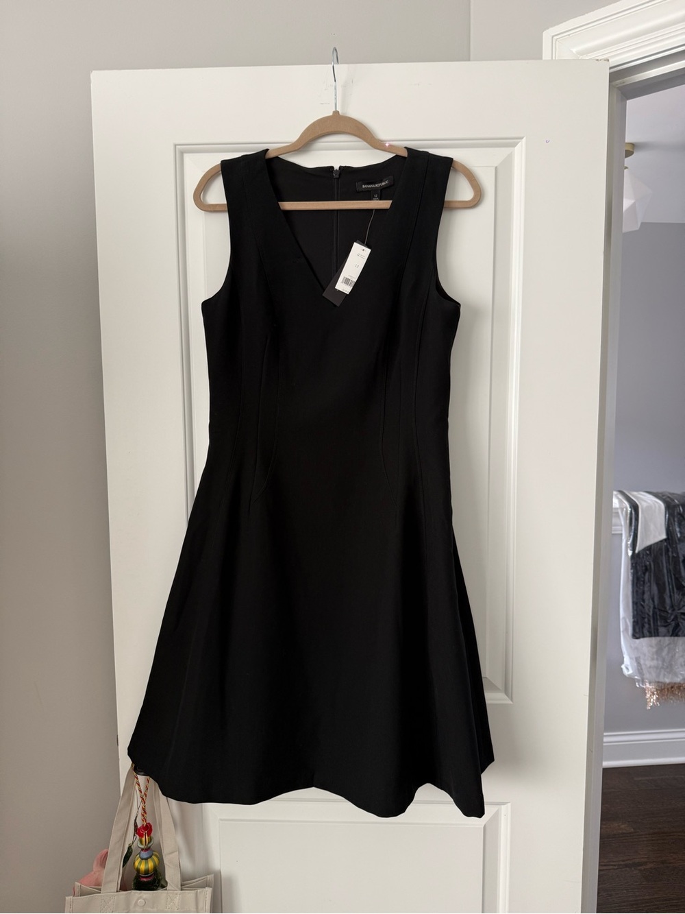 Banana Republic Black Sleeveless V-Neck Fit-and-Flare Dress